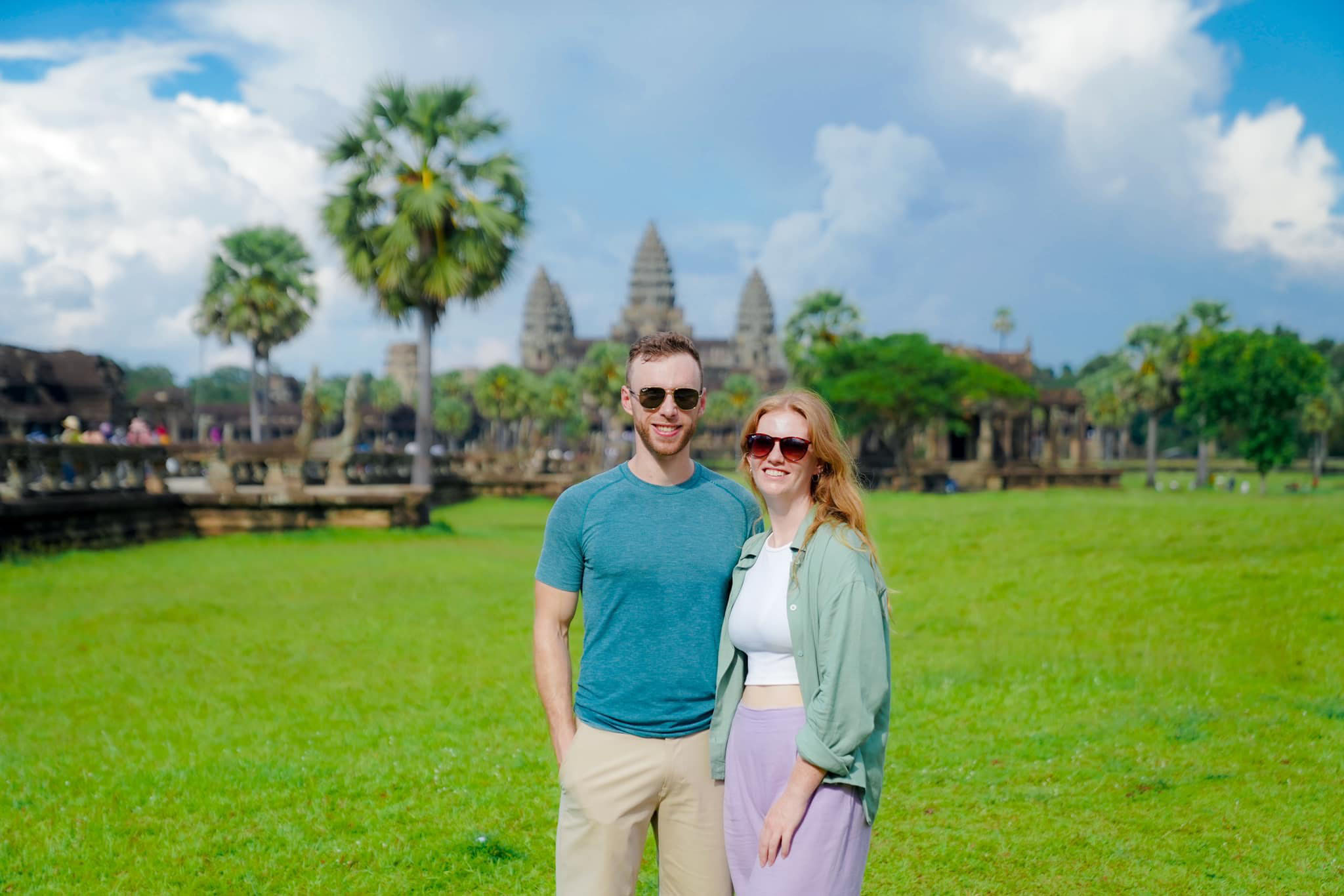 Discover the best temples in Siem Reap including Angkor Wat, Angkor Thom, Bayon, Ta Prohm, and Bayteay Srei Temple include the beautiful Sunrise at Angkor Wat.